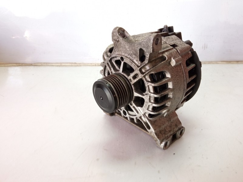 Recambio de alternador para mercedes-benz clase b (w245) 2.0 cdi cat referencia OEM IAM A2661540802  
