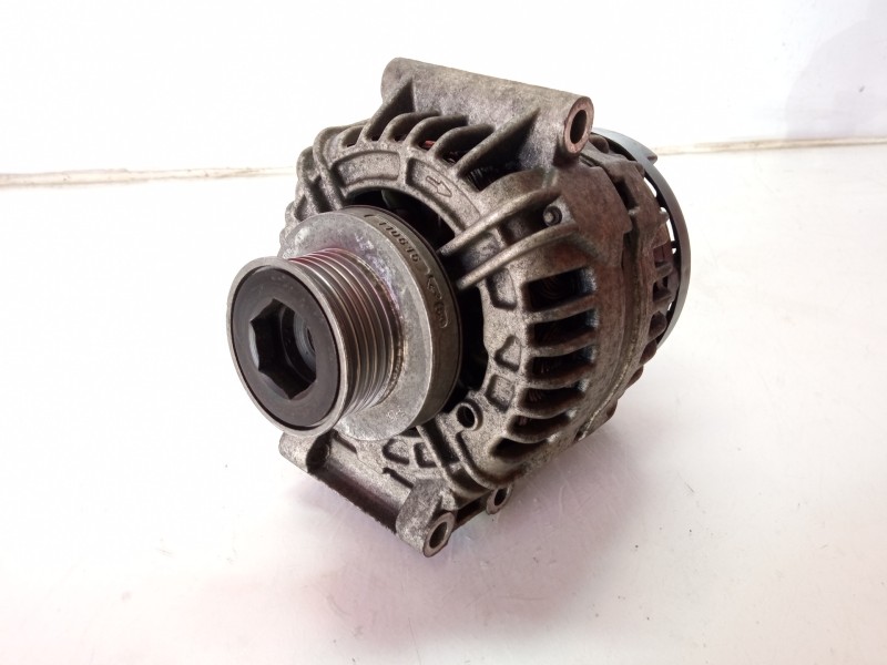 Recambio de alternador para dacia logan laureate referencia OEM IAM 8200438148 0124415038 