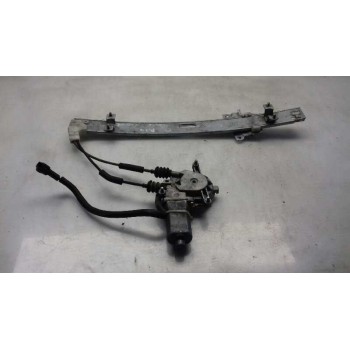 ELEVALUNAS DELANTERO DERECHO 824041G010 