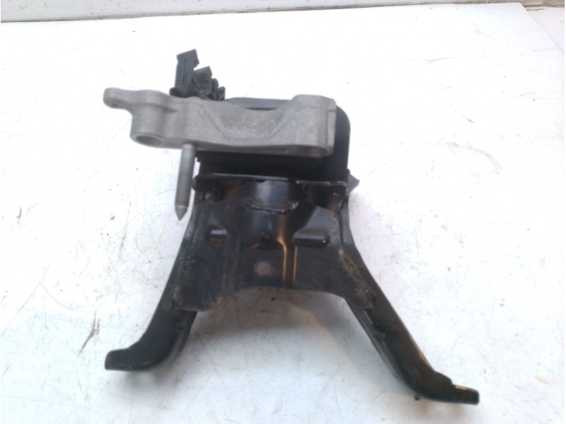 Recambio de soporte motor derecho para toyota c-hr referencia OEM IAM 123050T330  