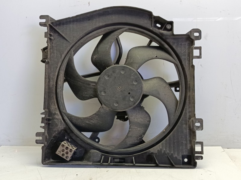 Recambio de electroventilador para renault modus referencia OEM IAM 7701068310  