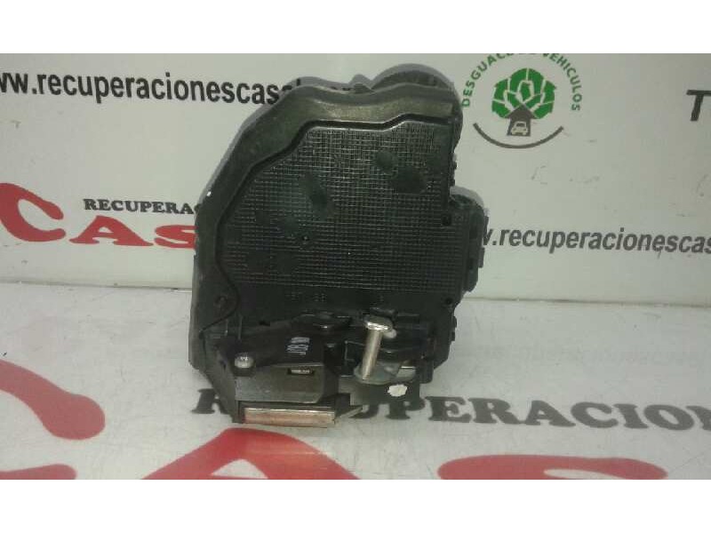 Recambio de cerradura puerta trasera derecha para toyota auris ts referencia OEM IAM A046693  