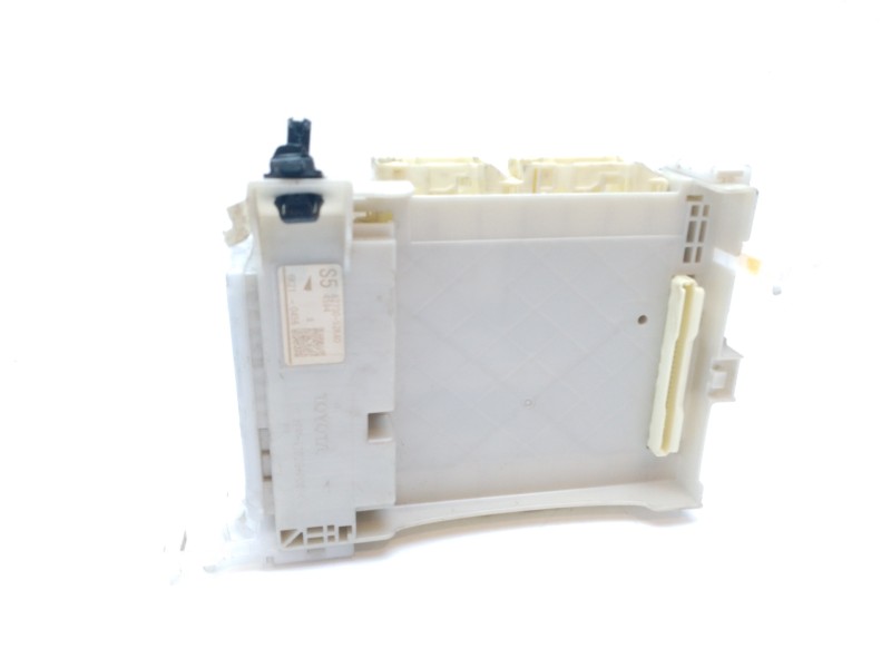 Recambio de caja reles / fusibles para toyota yaris 1.5 16v cat referencia OEM IAM 8273052K40  