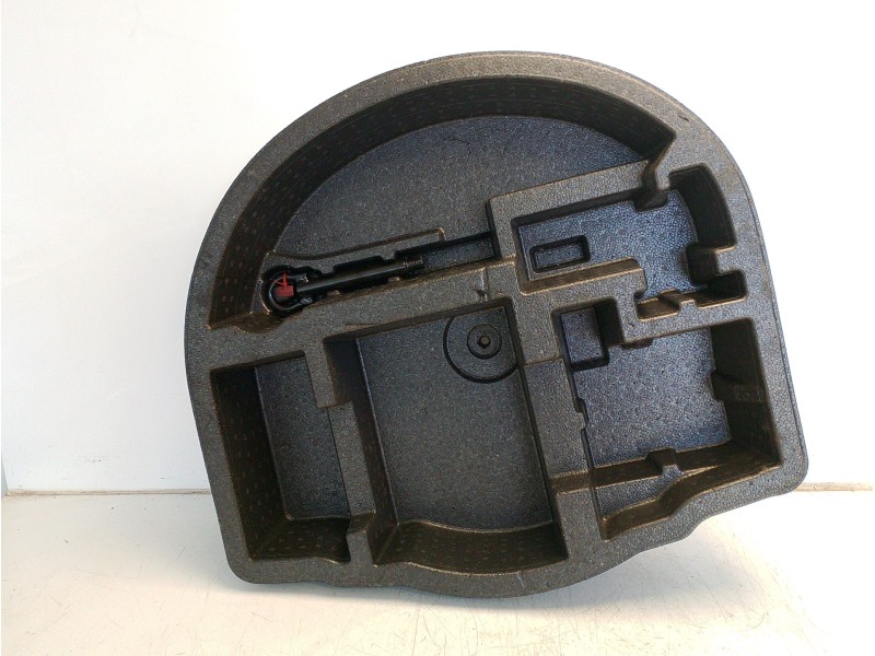 Recambio de molduras traseras para toyota yaris (_p21_, _pa1_, _ph1_) 1.5 hybrid (mxph10) referencia OEM IAM 649930D100  