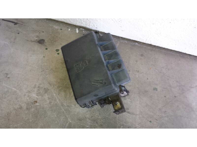 Recambio de caja reles / fusibles para chrysler 300 c 3.0 crd executive referencia OEM IAM P04692026AC  