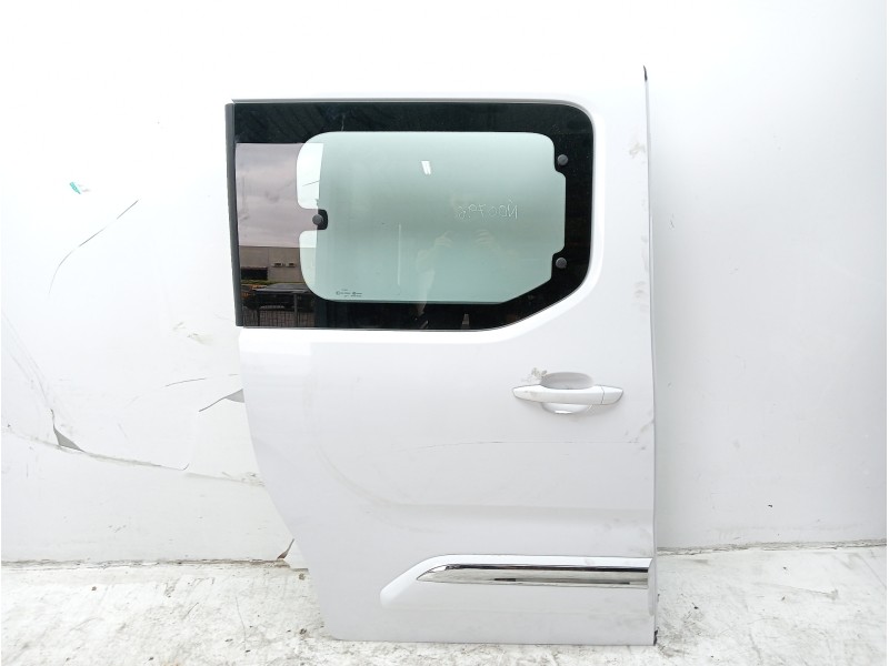 Recambio de puerta trasera derecha para toyota proace verso 1.6 d-4d cat referencia OEM IAM SU001B0462  