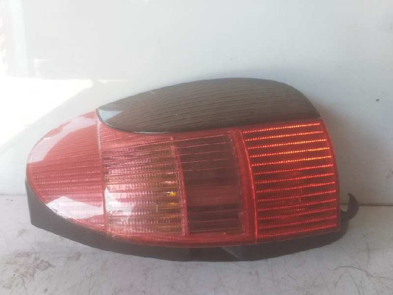 Recambio de piloto trasero derecho para peugeot 306 break style referencia OEM IAM 45228  