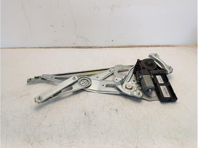 Recambio de elevalunas delantero izquierdo para renault scenic ii referencia OEM IAM 8201010937  