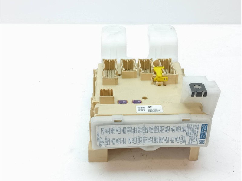 Recambio de caja reles / fusibles para toyota rav 4 active referencia OEM IAM 8273042750 63583308 