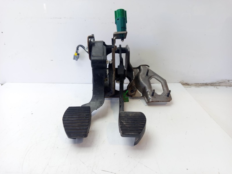 Recambio de pedal freno embrague para peugeot 208 referencia OEM IAM 4500EA  