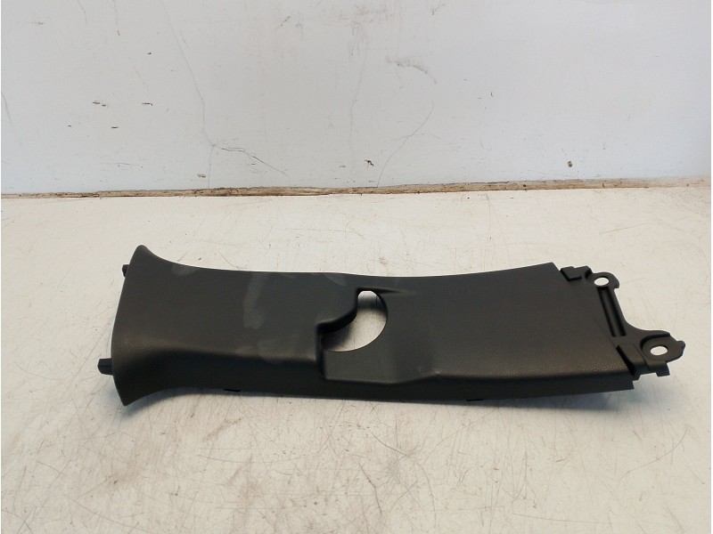 Recambio de moldura para toyota yaris (_p21_, _pa1_, _ph1_) 1.5 hybrid (mxph10) referencia OEM IAM 62411K0020  