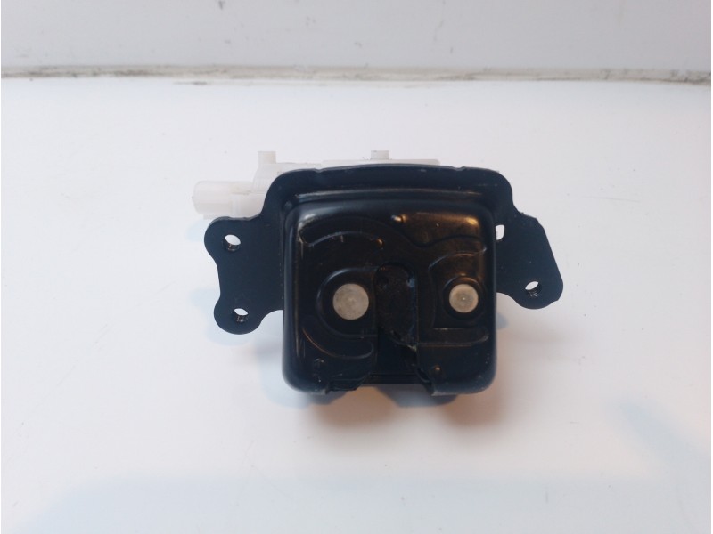 Recambio de cerradura maletero / porton para toyota yaris referencia OEM IAM 693500D220  