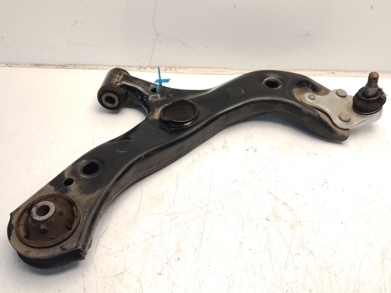 Recambio de brazo suspension inferior delantero izquierdo para toyota corolla (e21) referencia OEM IAM 4806910110  