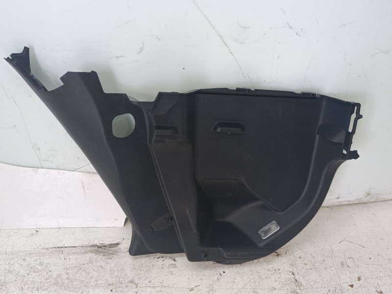 Recambio de molduras traseras para toyota yaris (_p21_, _pa1_, _ph1_) 1.5 hybrid (mxph10) referencia OEM IAM 64740K0070C0  