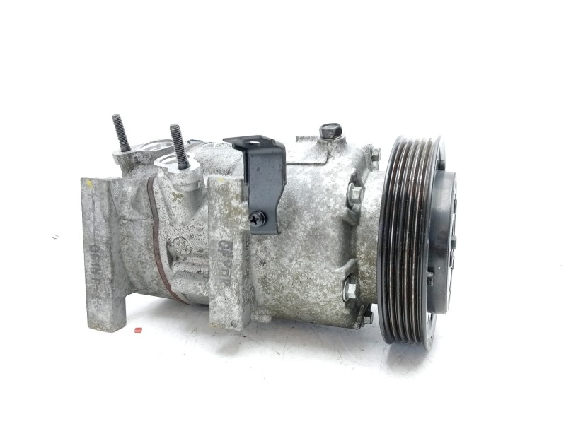 Recambio de compresor aire acondicionado para hyundai tucson kosmo bluedrive 2wd referencia OEM IAM 97701D7100  