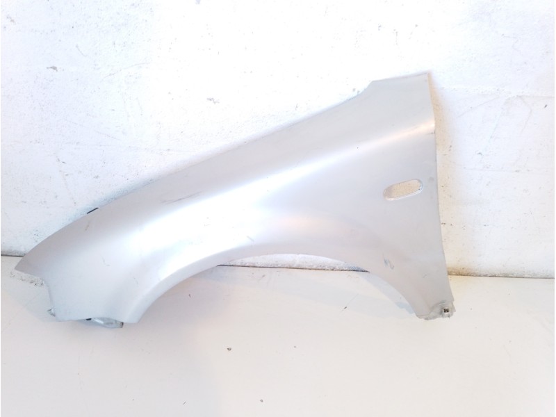 Recambio de aleta delantera izquierda para volkswagen passat berlina (3b3) v6 executive 4motion referencia OEM IAM 3B0821105E  