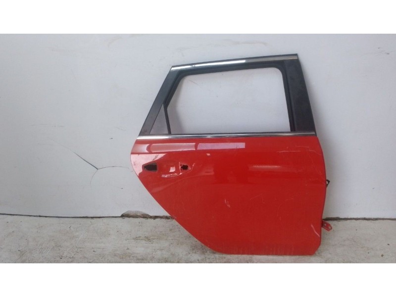 Recambio de puerta trasera derecha para kia ceed sportswagon referencia OEM IAM 77004J7200  