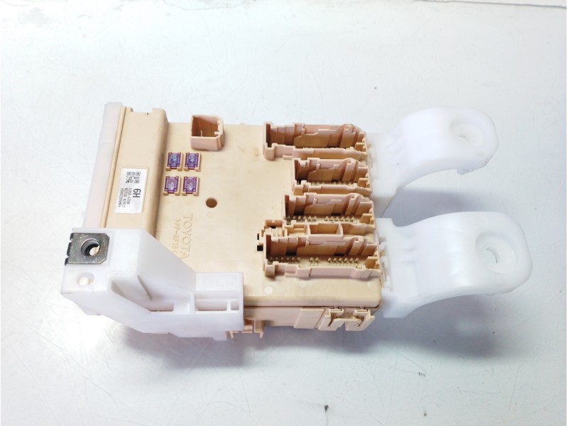 Recambio de caja reles / fusibles para toyota rav 4 referencia OEM IAM 8273042811 63586798 