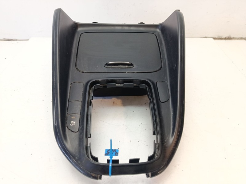 Recambio de consola central para kia carens ( ) referencia OEM IAM 84650A4041CC2 91870A4131 84633A4000