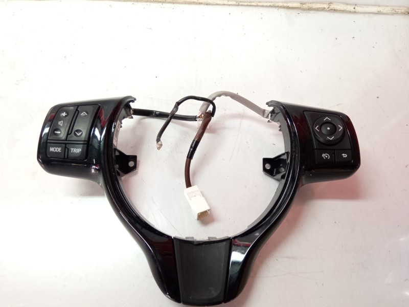 Recambio de mando volante para toyota yaris active referencia OEM IAM 75L227  