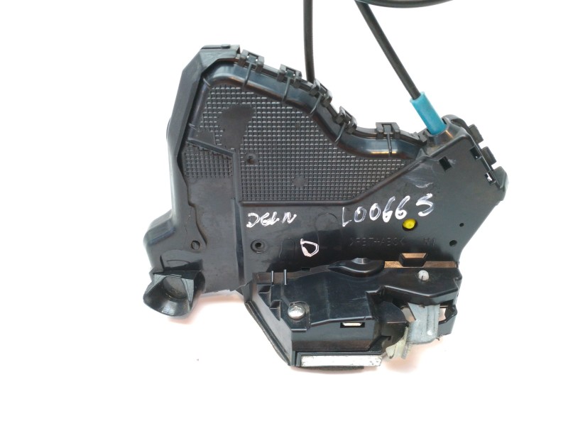Recambio de cerradura puerta delantera derecha para lexus ct 200h referencia OEM IAM 6903060240  