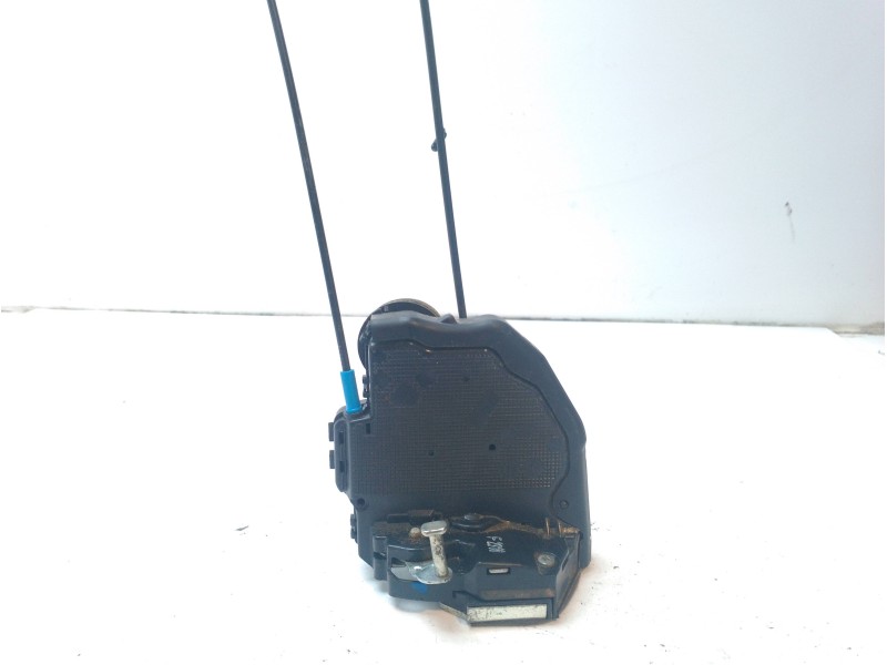 Recambio de cerradura puerta trasera izquierda para toyota auris referencia OEM IAM 6906005051  