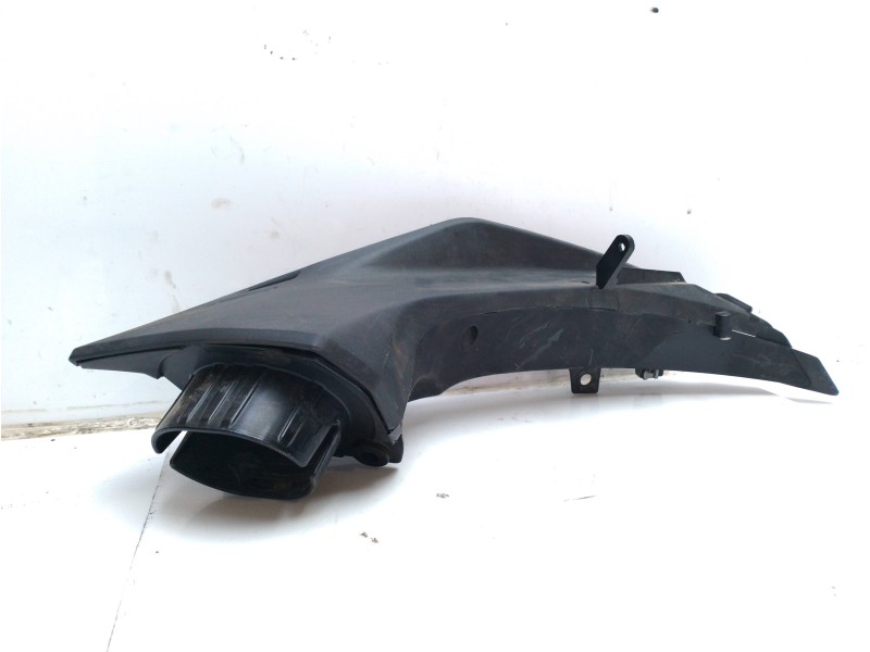 Recambio de moldura para aprilia tuono v4 r referencia OEM IAM 2B008093  