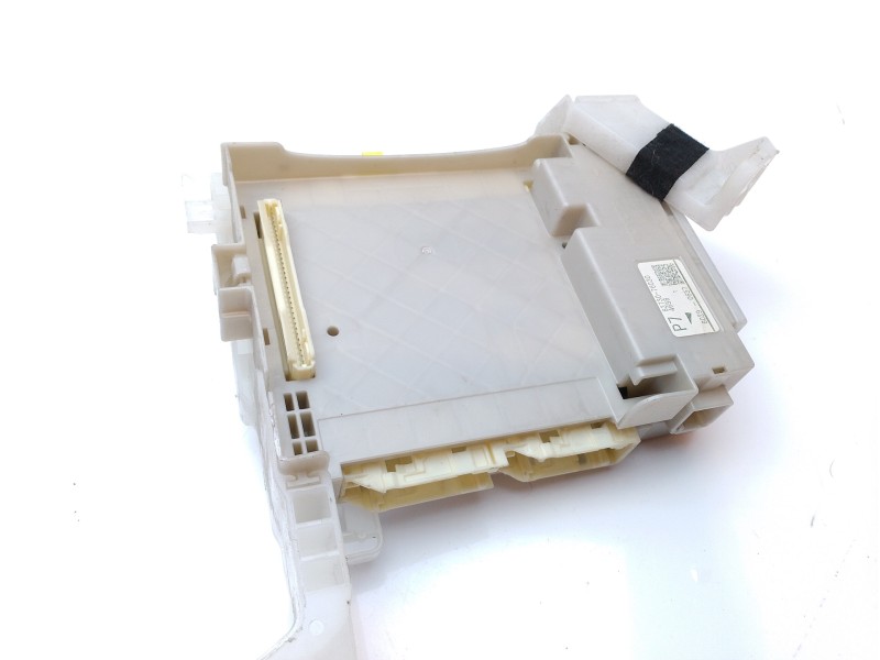 Recambio de caja reles / fusibles para lexus ct 200h referencia OEM IAM 8273076030  