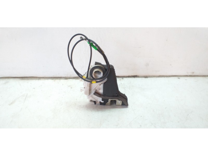 Recambio de cerradura puerta trasera derecha para toyota yaris feel referencia OEM IAM 02014110  