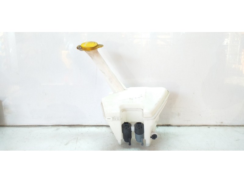 Recambio de deposito limpia para toyota yaris feel referencia OEM IAM 853100d172  