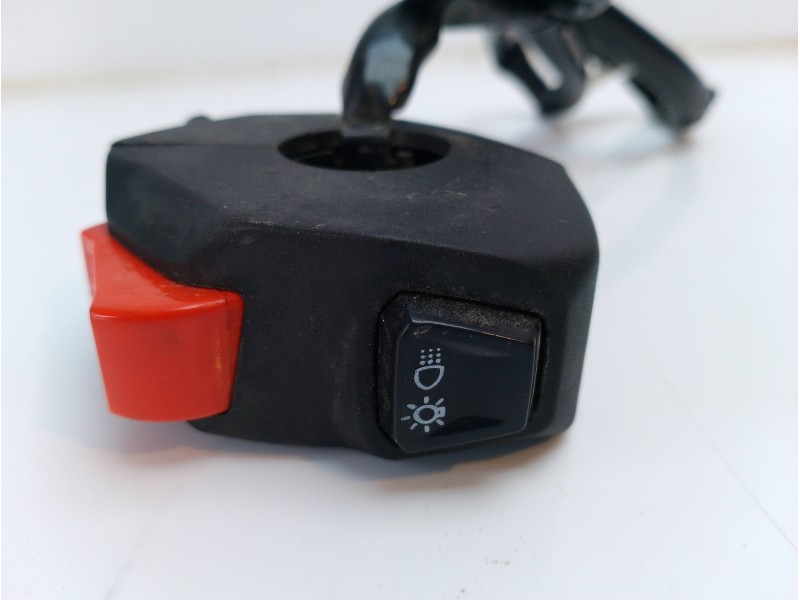 Recambio de piña luces izquierda para aprilia tuono v4 r referencia OEM IAM 2D000548  