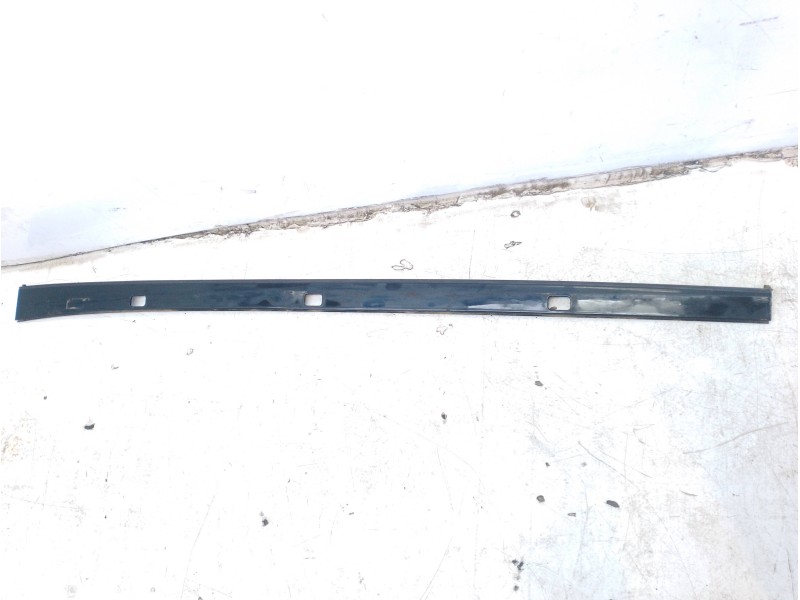 Recambio de moldura para kia ceed business referencia OEM IAM 81675J7300  