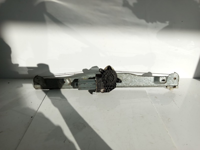 Recambio de elevalunas delantero derecho para nissan atleon atleon referencia OEM IAM 965613762064  