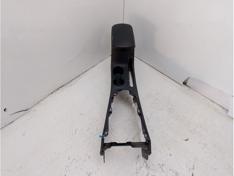Recambio de consola central para kia carens ( ) referencia OEM IAM 84610A4000WK 84601A4050WK 