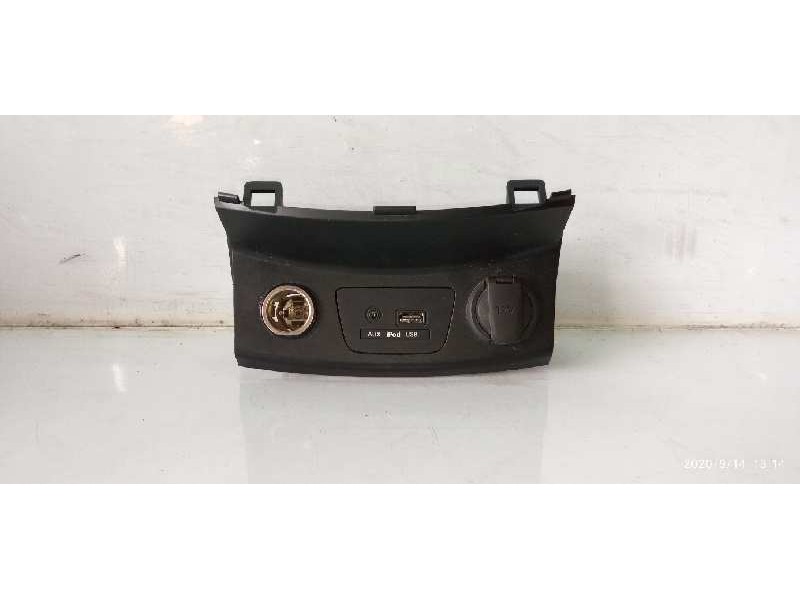 Recambio de moldura para hyundai i30 (gd) 25 aniversario referencia OEM IAM K0HGD69202 64780A6080 