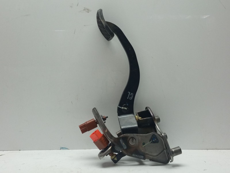 Recambio de pedal embrague para nissan juke (f15) 1.6 referencia OEM IAM 46503  