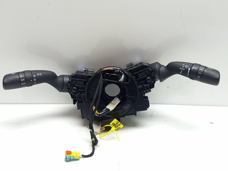 Recambio de mando multifuncion para toyota yaris referencia OEM IAM 8431902010 8430802100 8432902040
