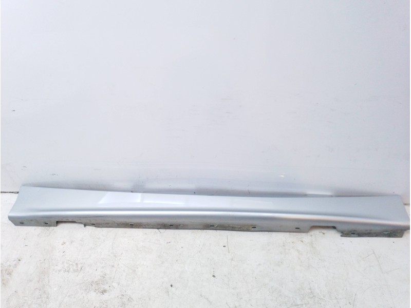 Recambio de faldon lateral para bmw serie 1 berlina (e81/e87) 118d referencia OEM IAM 51777148680  