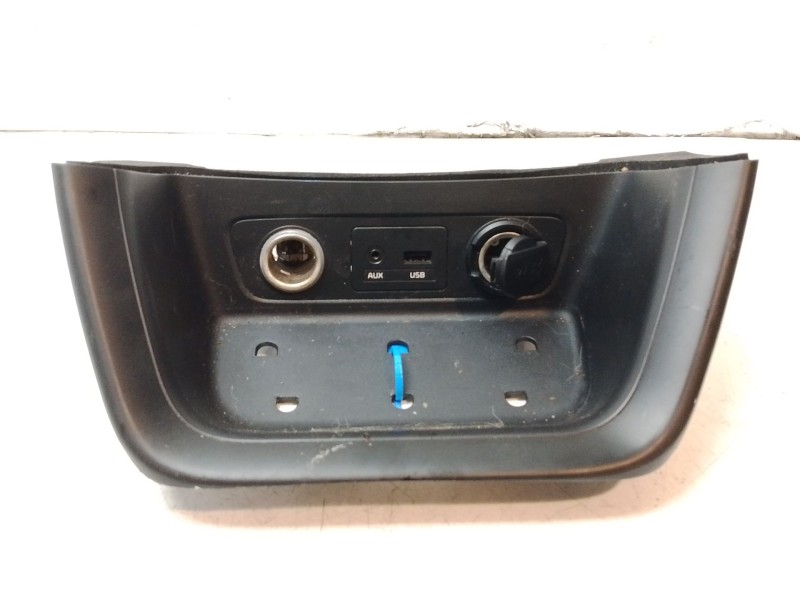 Recambio de molduras delanteras para kia sorento referencia OEM IAM 846532P015  