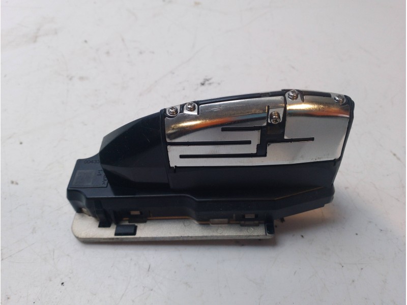 Recambio de base de antena para toyota corolla (e21) hybrid advance referencia OEM IAM 8676002160  