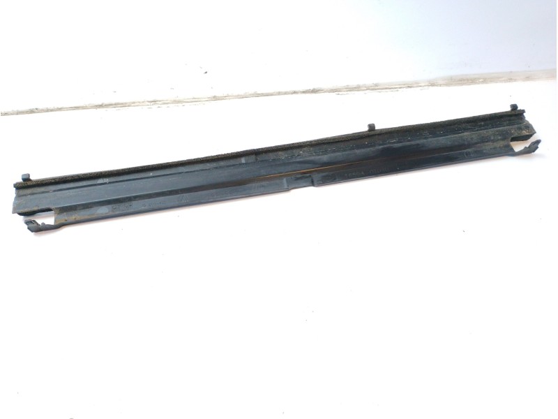 Recambio de moldura para toyota c-hr referencia OEM IAM 165940T040  