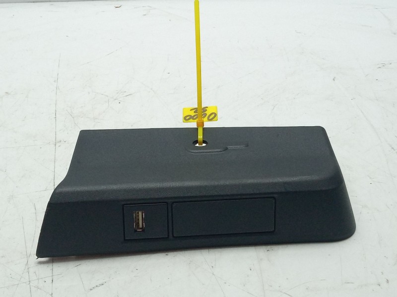 Recambio de moldura para toyota yaris referencia OEM IAM 554070D070  
