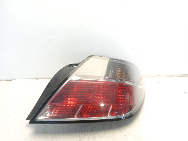 Recambio de piloto trasero derecho para opel astra gtc referencia OEM IAM 93190791  