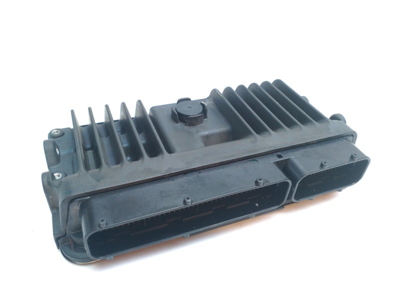 Recambio de centralita motor uce para toyota yaris 1.5 16v cat referencia OEM IAM 8966610UA00 89661K0082 