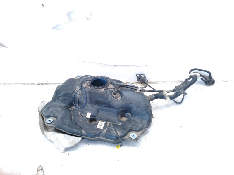 Recambio de deposito combustible para toyota yaris referencia OEM IAM 77001K0090  