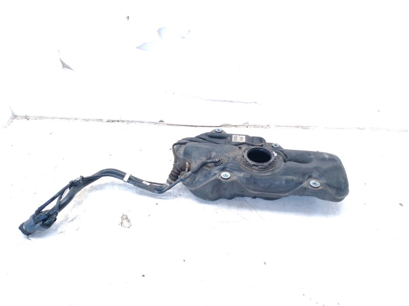 Recambio de deposito combustible para toyota c-hr referencia OEM IAM 77001F4100  