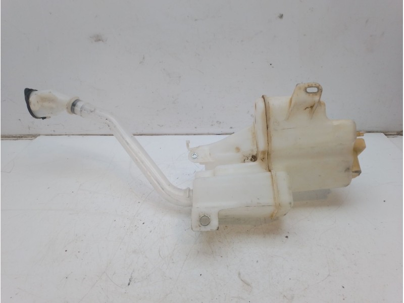 Recambio de deposito limpia para toyota rav4 referencia OEM IAM 8531542470  