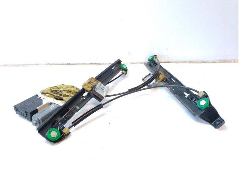 Recambio de motor elevalunas delantero derecho para audi a4 avant (b5) 1.9 tdi referencia OEM IAM 8D0837462  