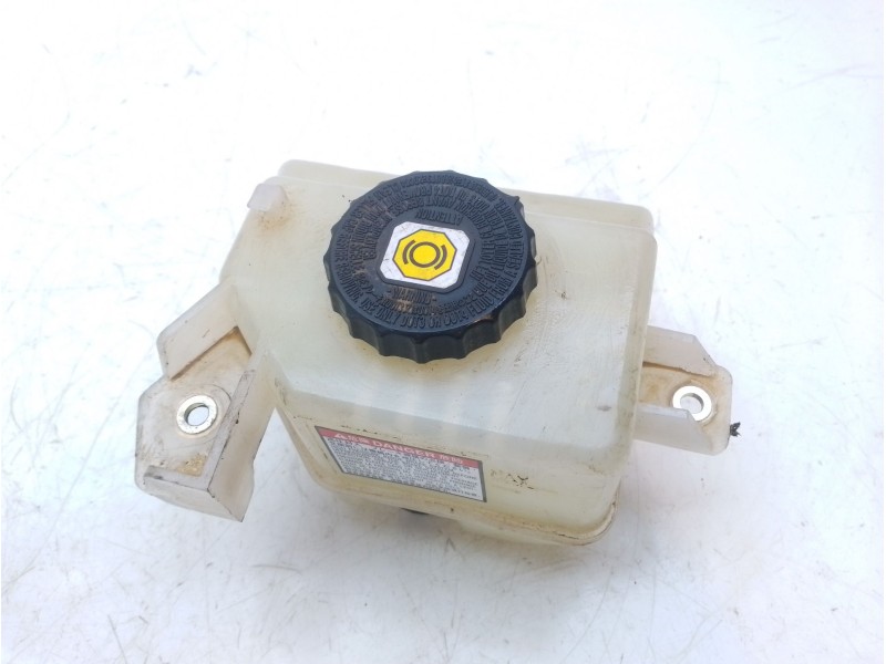 Recambio de deposito servo para toyota rav4 referencia OEM IAM 4722042140  