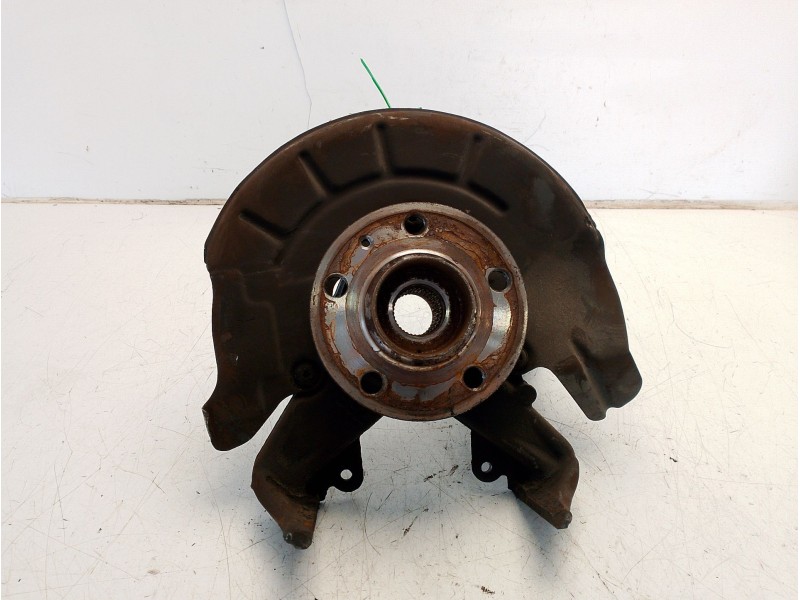 Recambio de mangueta delantera derecha para volkswagen polo (9n3) advance referencia OEM IAM 6R0615312  